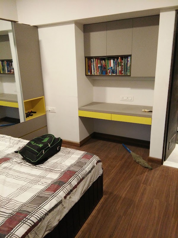 Integrated Kids Study Desk & Overhead Bookshelf
